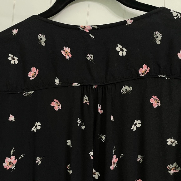 GAP Floral Print Wrap V Neck COLOR BLACK - Picture 3 of 14